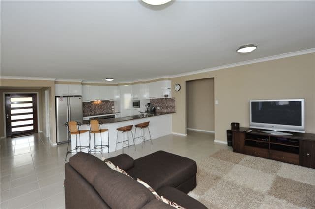 3 Rubie Court, WESTBROOK QLD 4350, Westbrook - Thumbnail 2