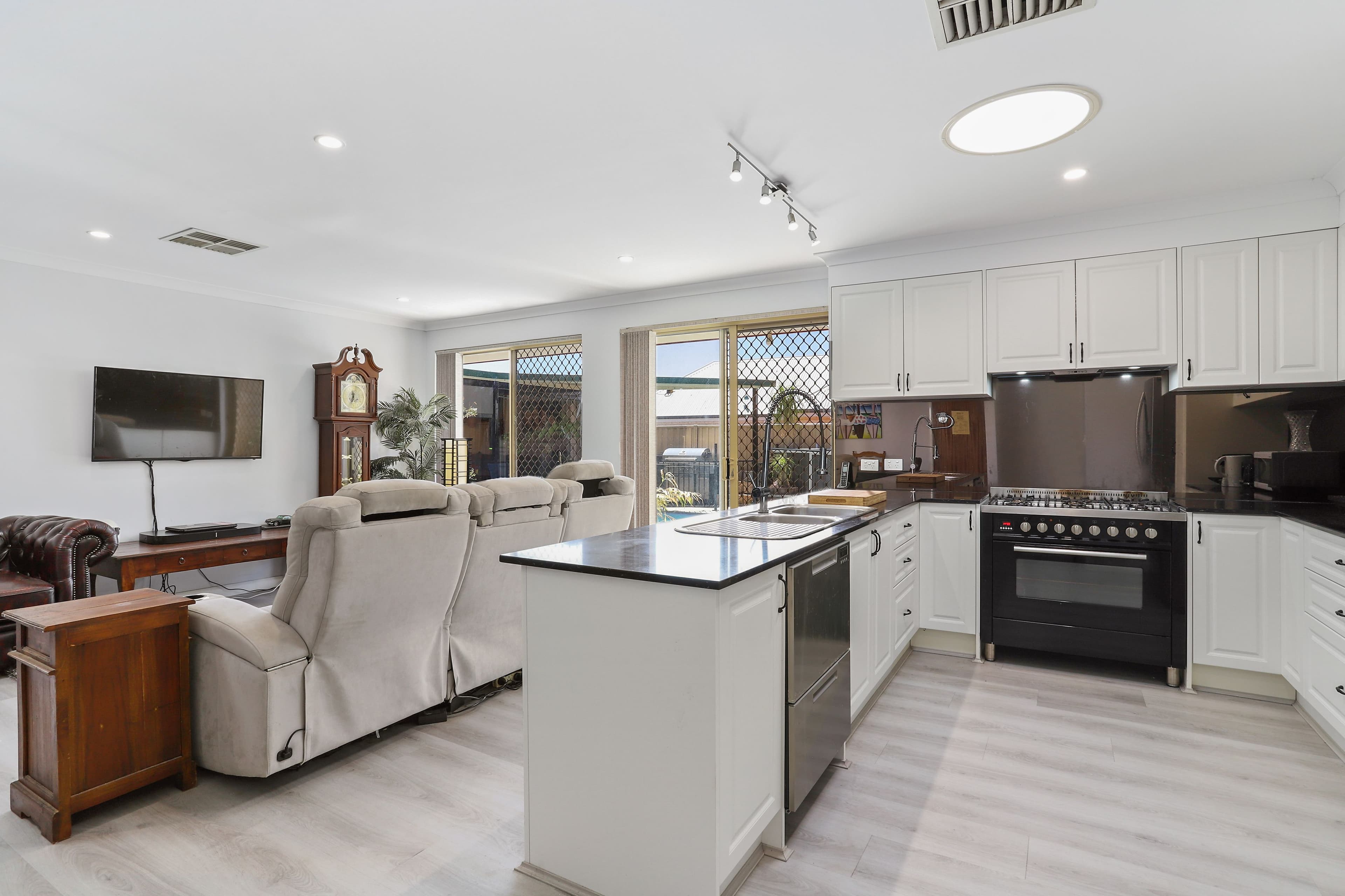 6 Reen Street, St James WA 6102, St James - Thumbnail 4