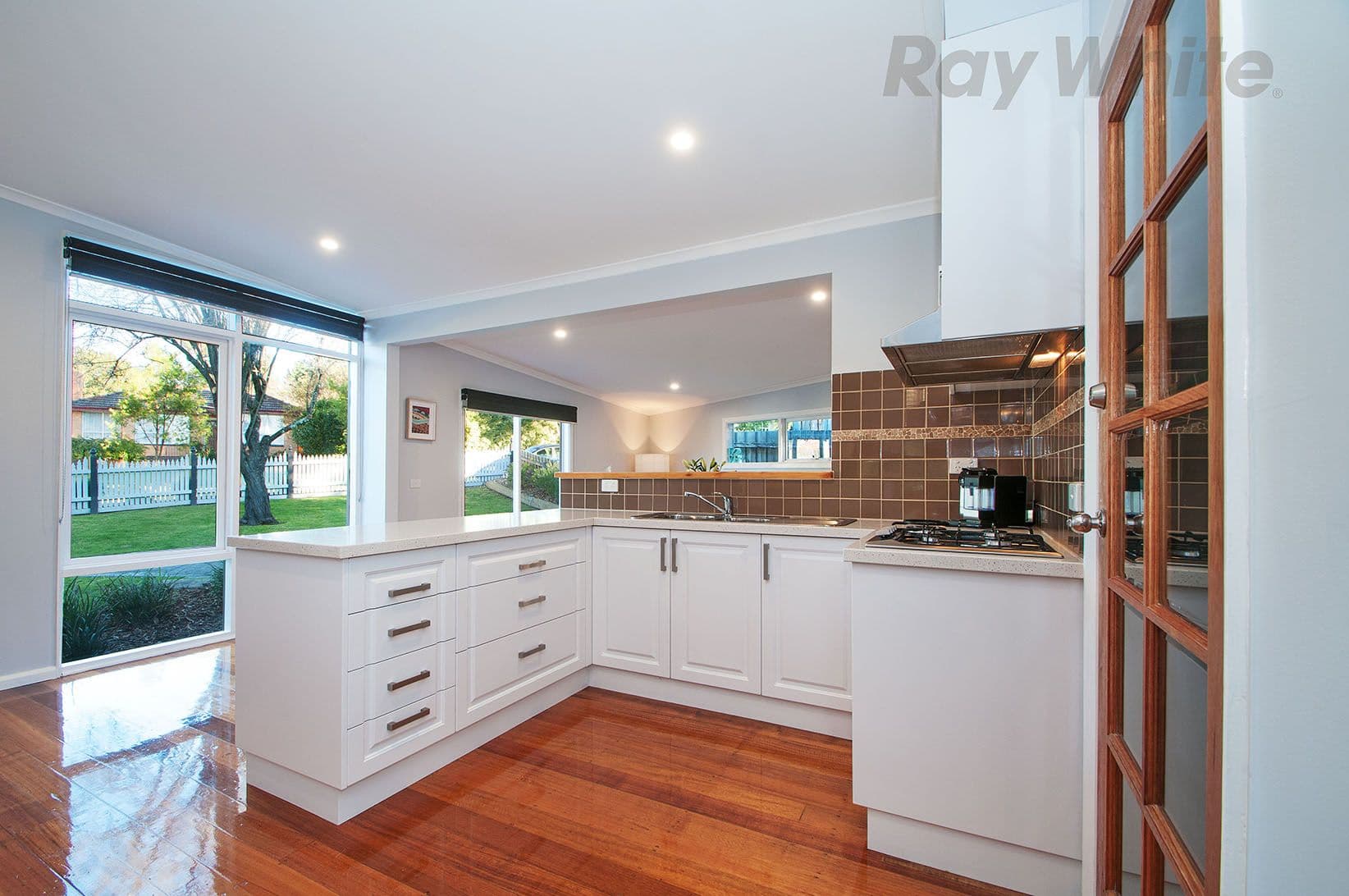31 TARONGA Crescent, Croydon VIC 3136, Croydon - Thumbnail 2