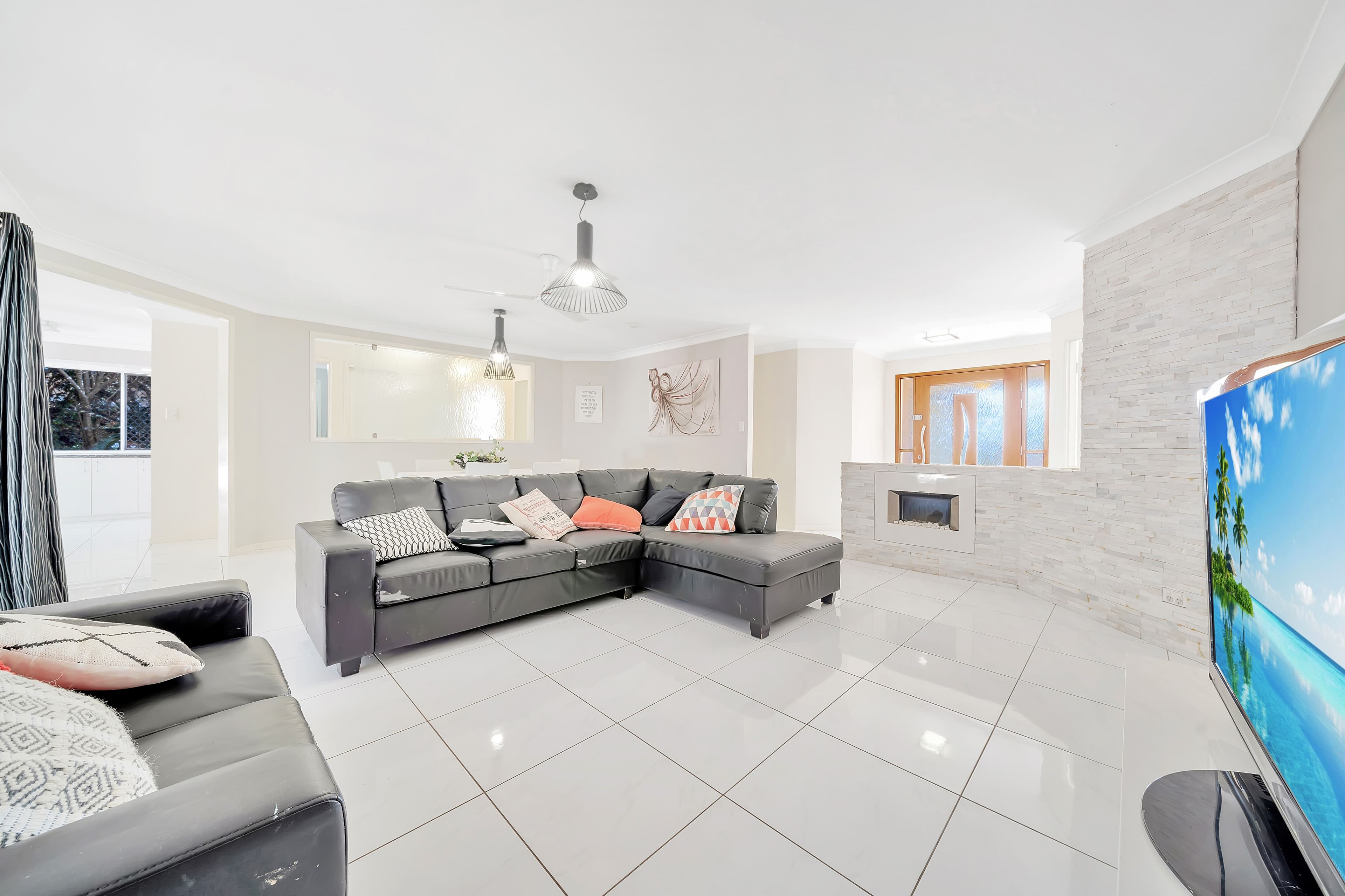 27 Lindau Street, Edens Landing QLD 4207, Edens Landing - Thumbnail 4