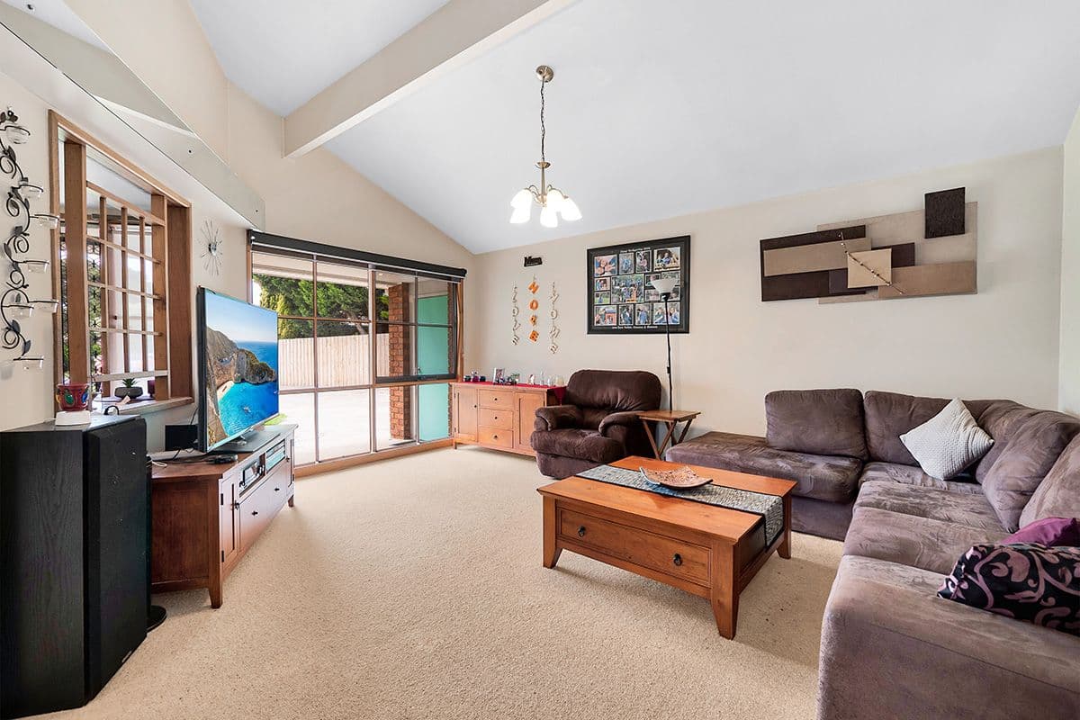 12 Hollyhock Court, Cranbourne North VIC 3977, Cranbourne North - Thumbnail 2