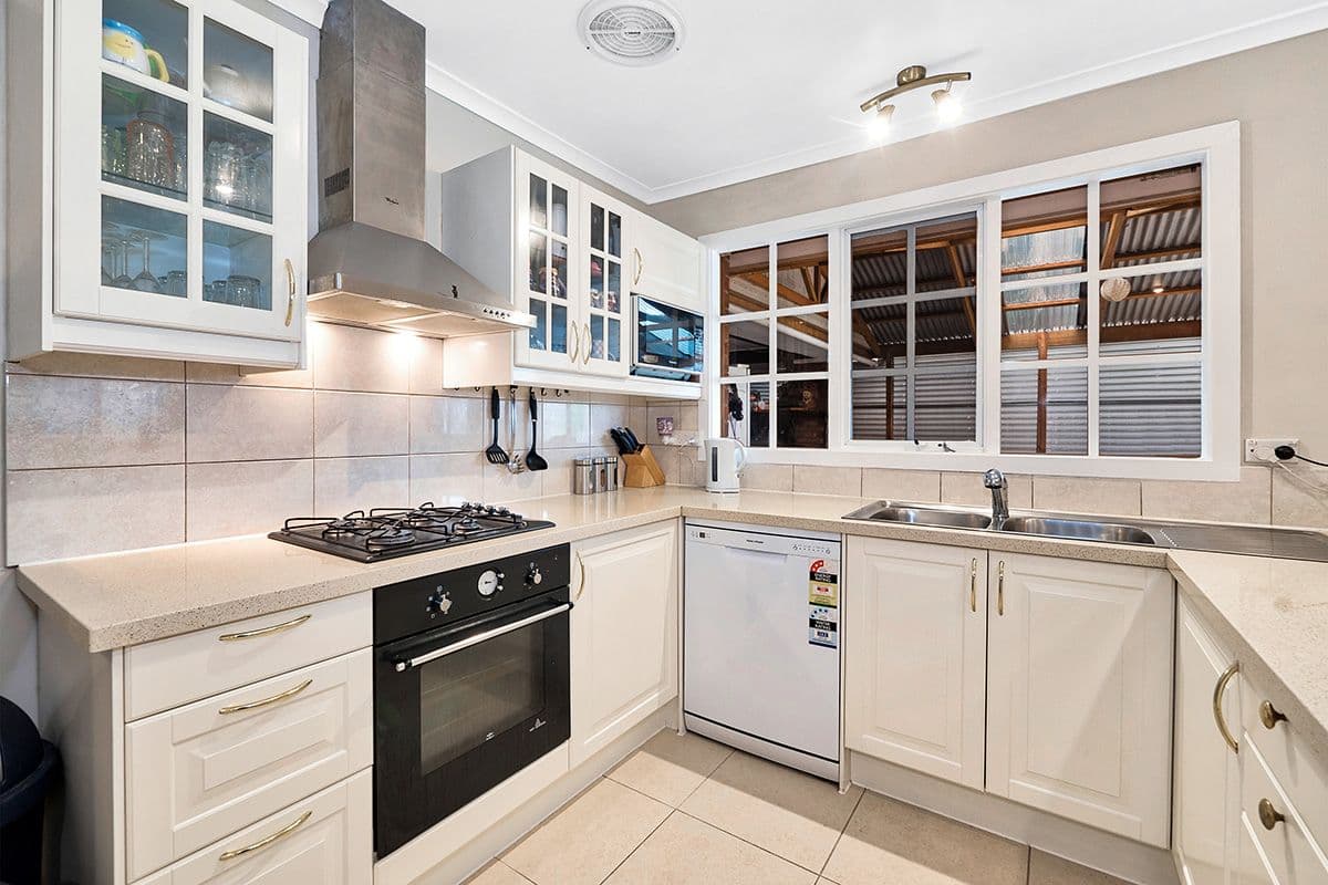 12 Hollyhock Court, Cranbourne North VIC 3977, Cranbourne North - Thumbnail 4