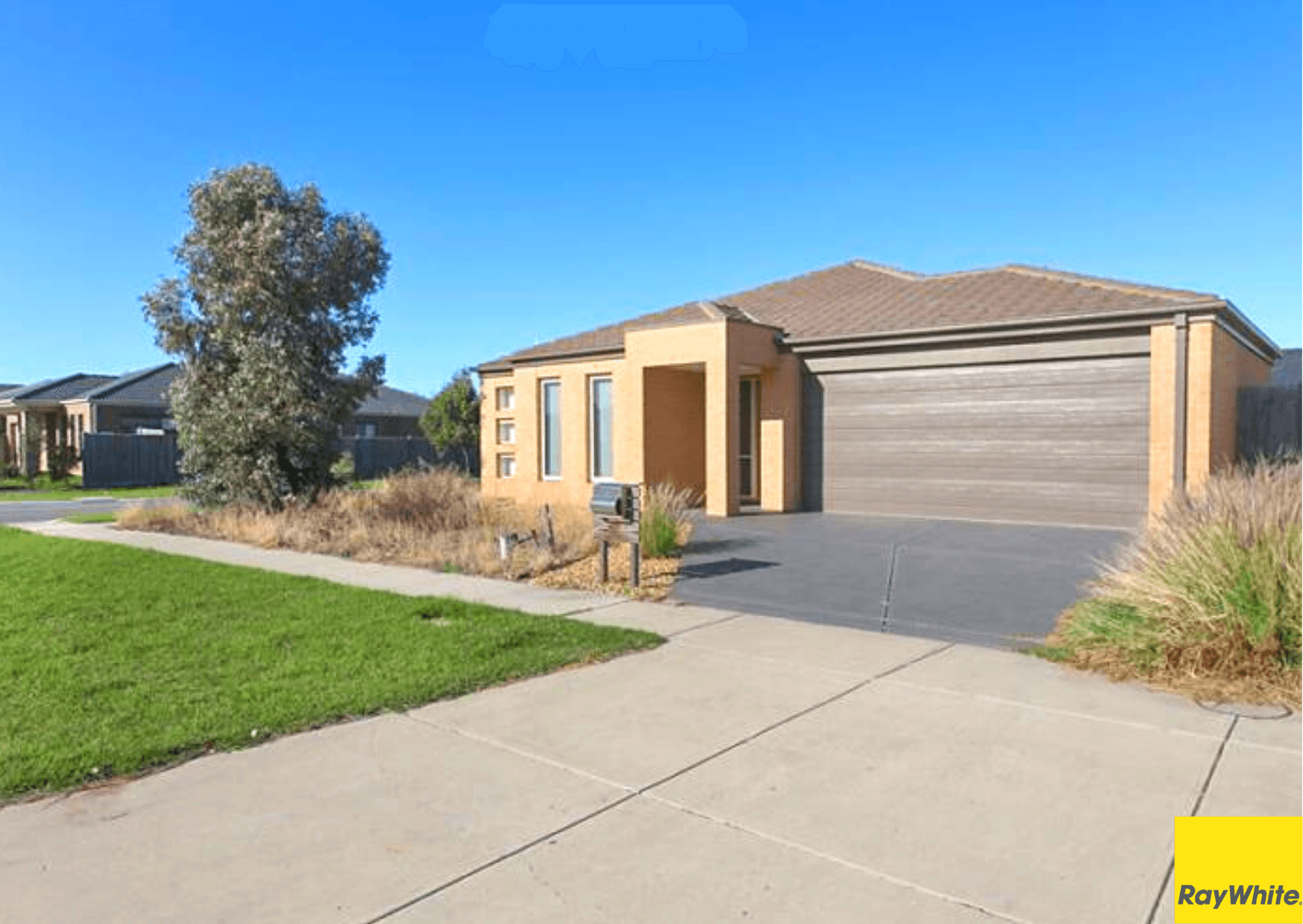 135 Featherbrook Drive, Point Cook VIC 3030, Point Cook - Thumbnail 2