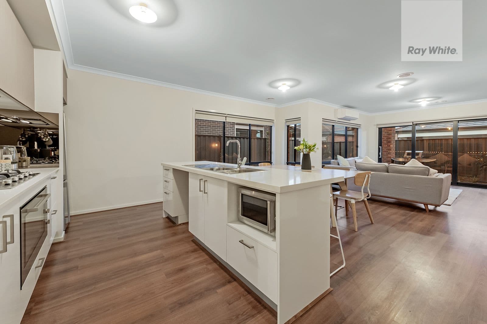 4 Mountleigh Circuit, Craigieburn VIC 3064, Craigieburn - Thumbnail 2