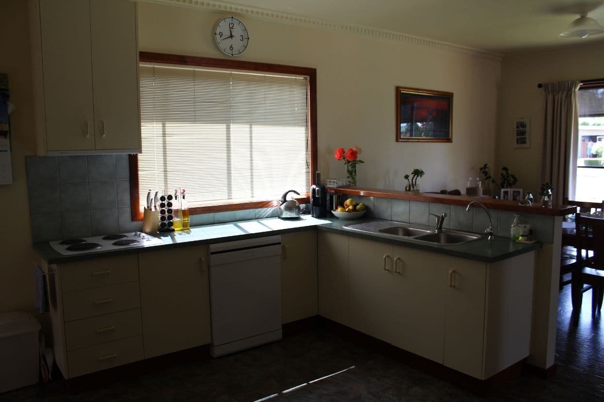 13 Dickens Street, Hamilton VIC 3300, Hamilton - Thumbnail 2