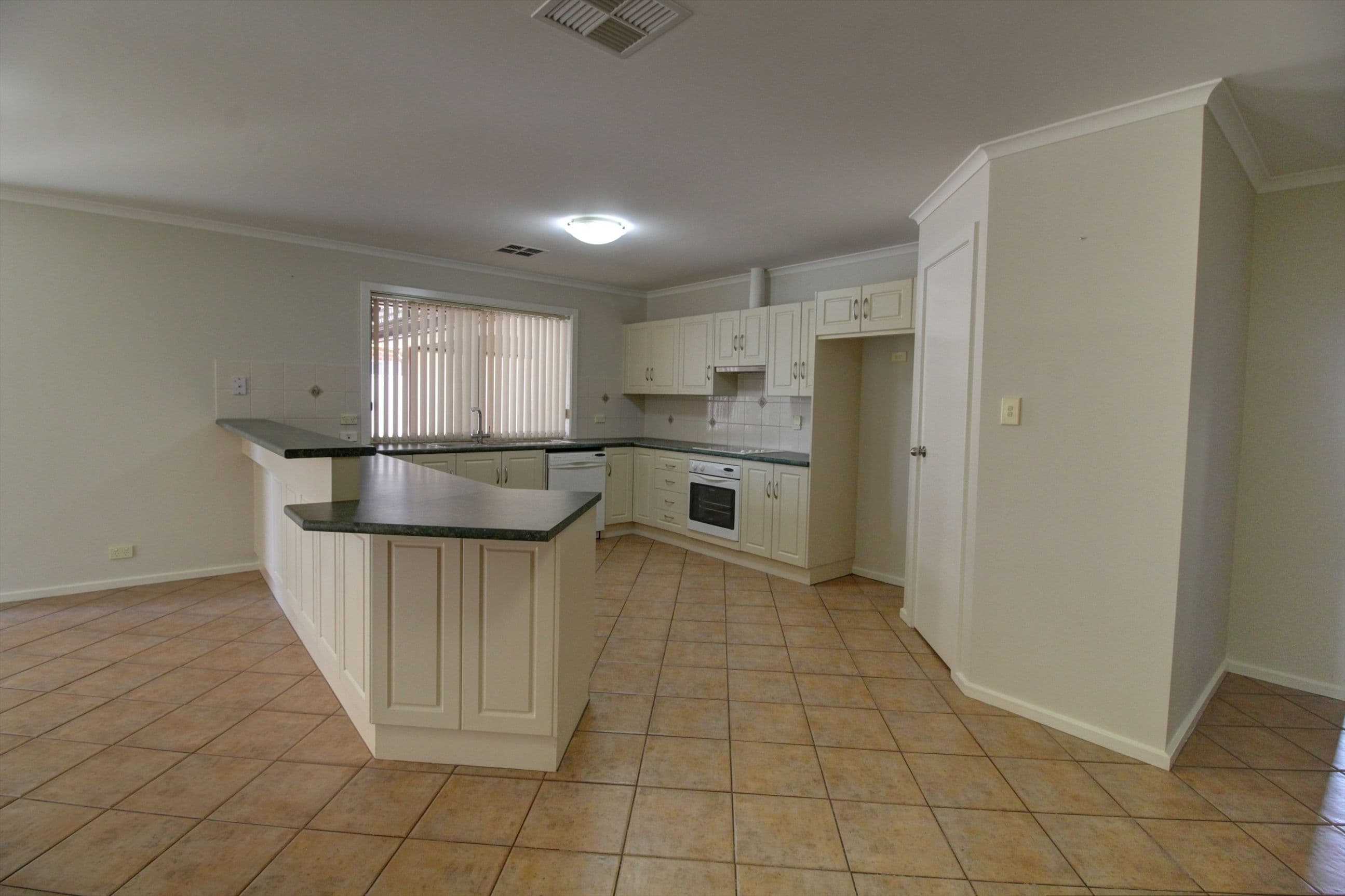 12 Bosman Drive, Berri SA 5343, Berri - Thumbnail 3