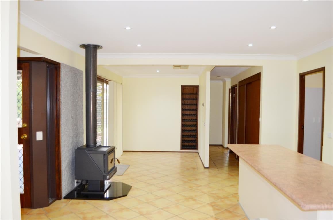 70 Sydney Street, Tumut NSW 2720, Tumut - Thumbnail 2