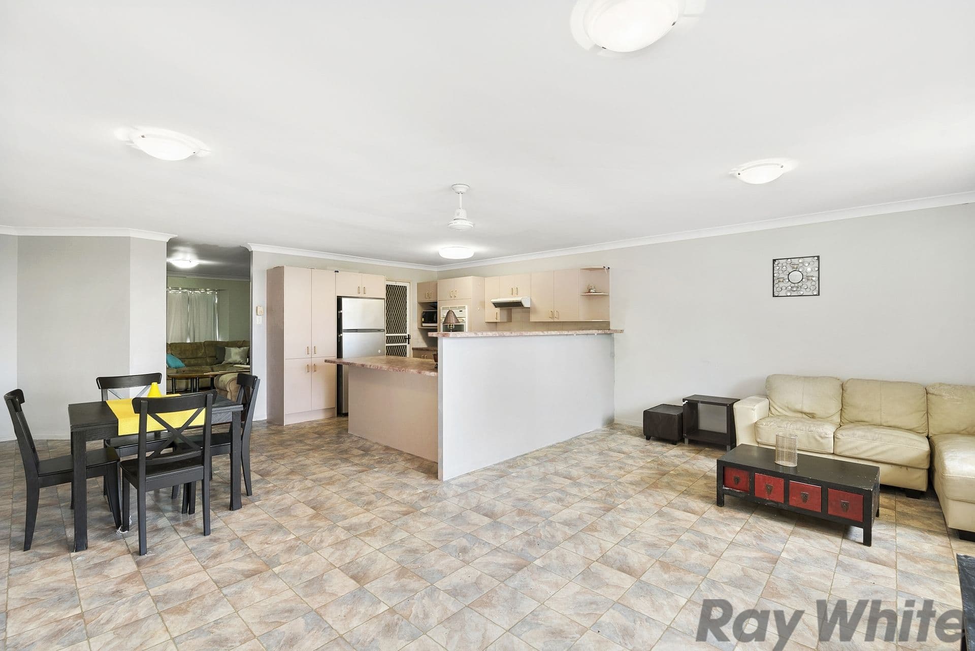 8 Gloria Court, Deception Bay QLD 4508, Deception Bay - Thumbnail 3