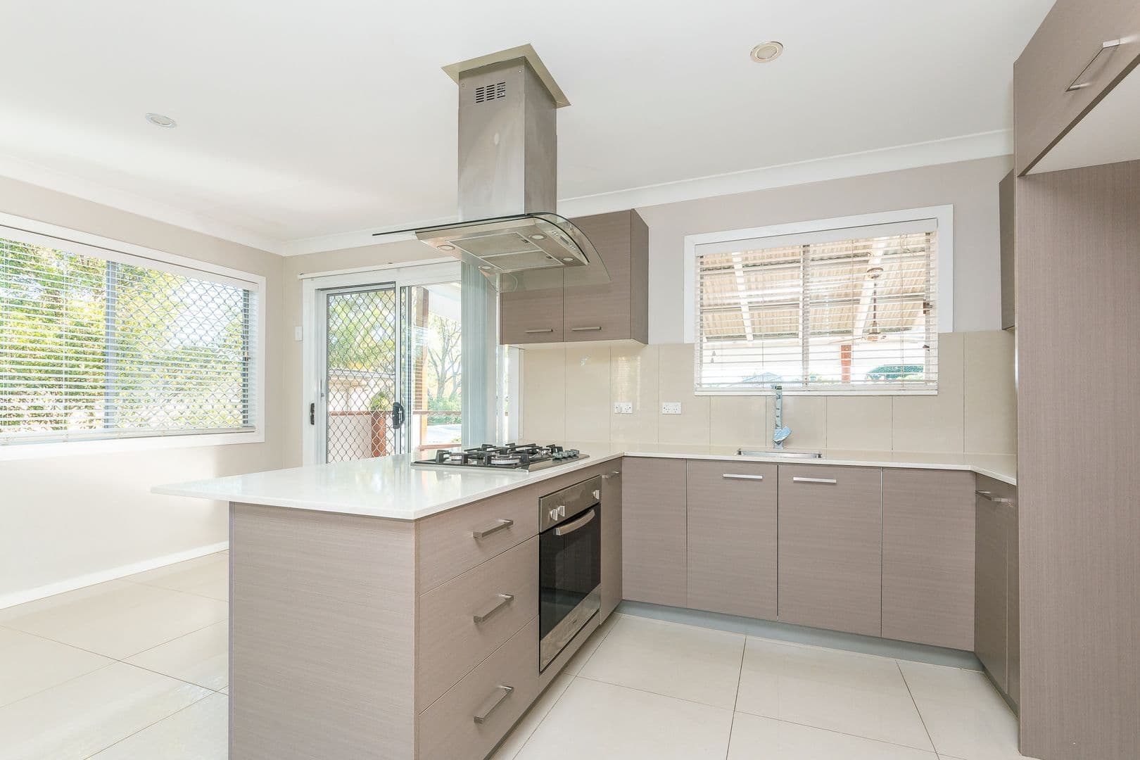7 Grace Street, Scarborough QLD 4020, Scarborough - Thumbnail 3