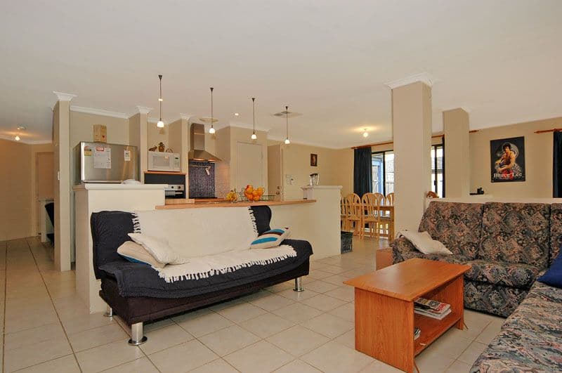 327 Bennett Springs Drive, BEECHBORO WA 6063, Beechboro - Thumbnail 2