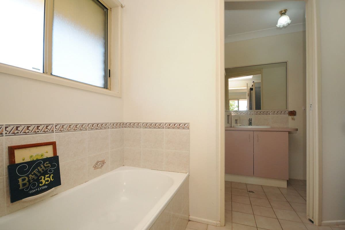 2 Glen Avon Court, Glenvale QLD 4350, Glenvale - Thumbnail 8