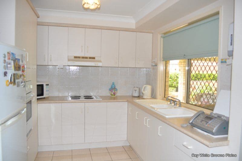 8 Mandeville Place, REGENTS PARK QLD 4118, Regents Park - Thumbnail 3