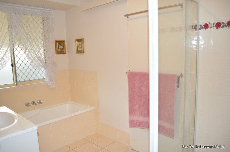 8 Mandeville Place, REGENTS PARK QLD 4118, Regents Park - Thumbnail 8