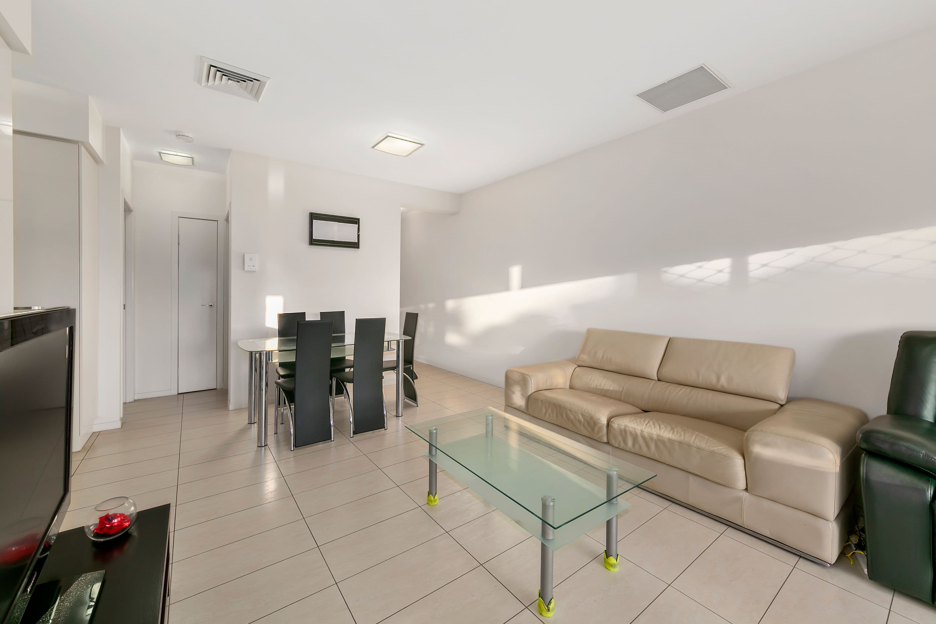 9 Zenith Avenue, Chermside QLD 4032, Chermside - Thumbnail 4