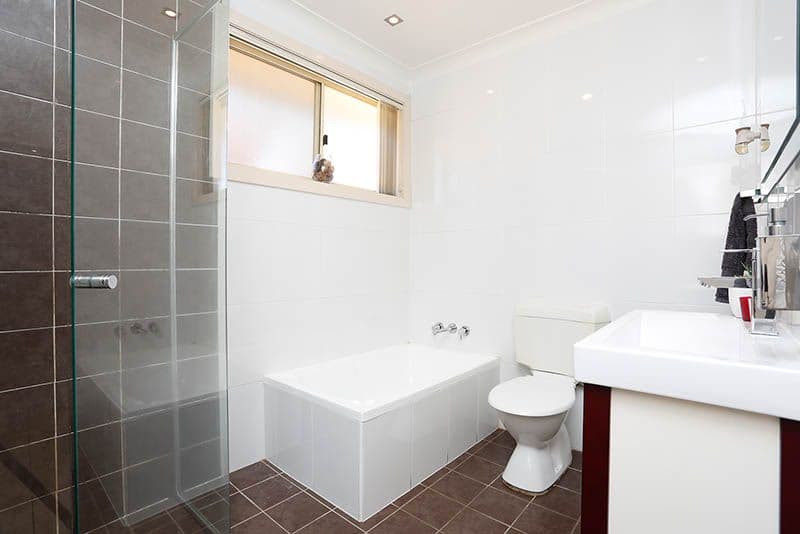 16 Lynesta Avenue, Fairfield West - Thumbnail 4