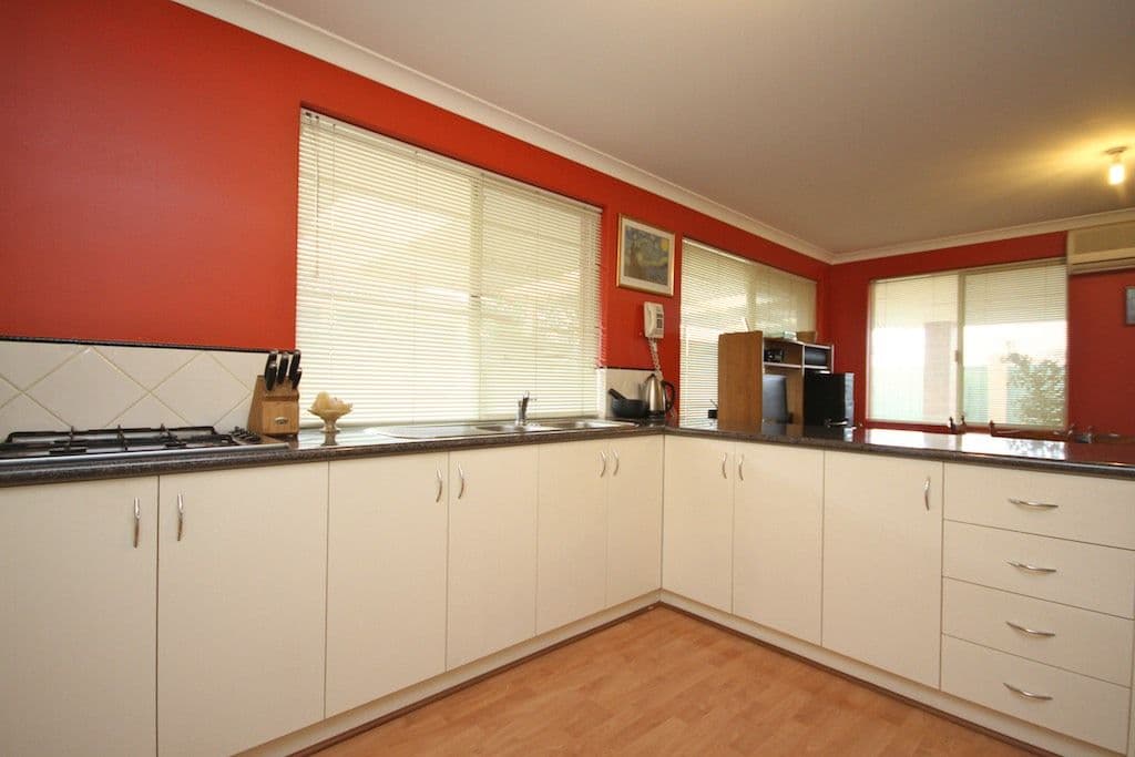 12 Pyrenees Court, CAVERSHAM WA 6055, Caversham - Thumbnail 4