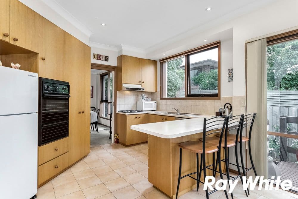 8 Angus Drive, Glen Waverley VIC 3150, Glen Waverley - Thumbnail 2