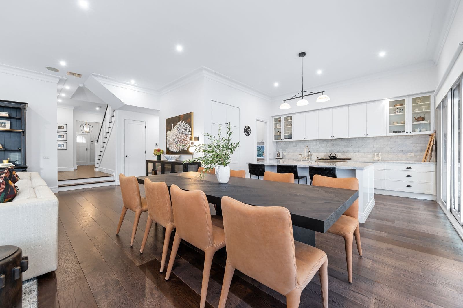 2 Aisbett Avenue, Camberwell VIC 3124, Camberwell - Thumbnail 3