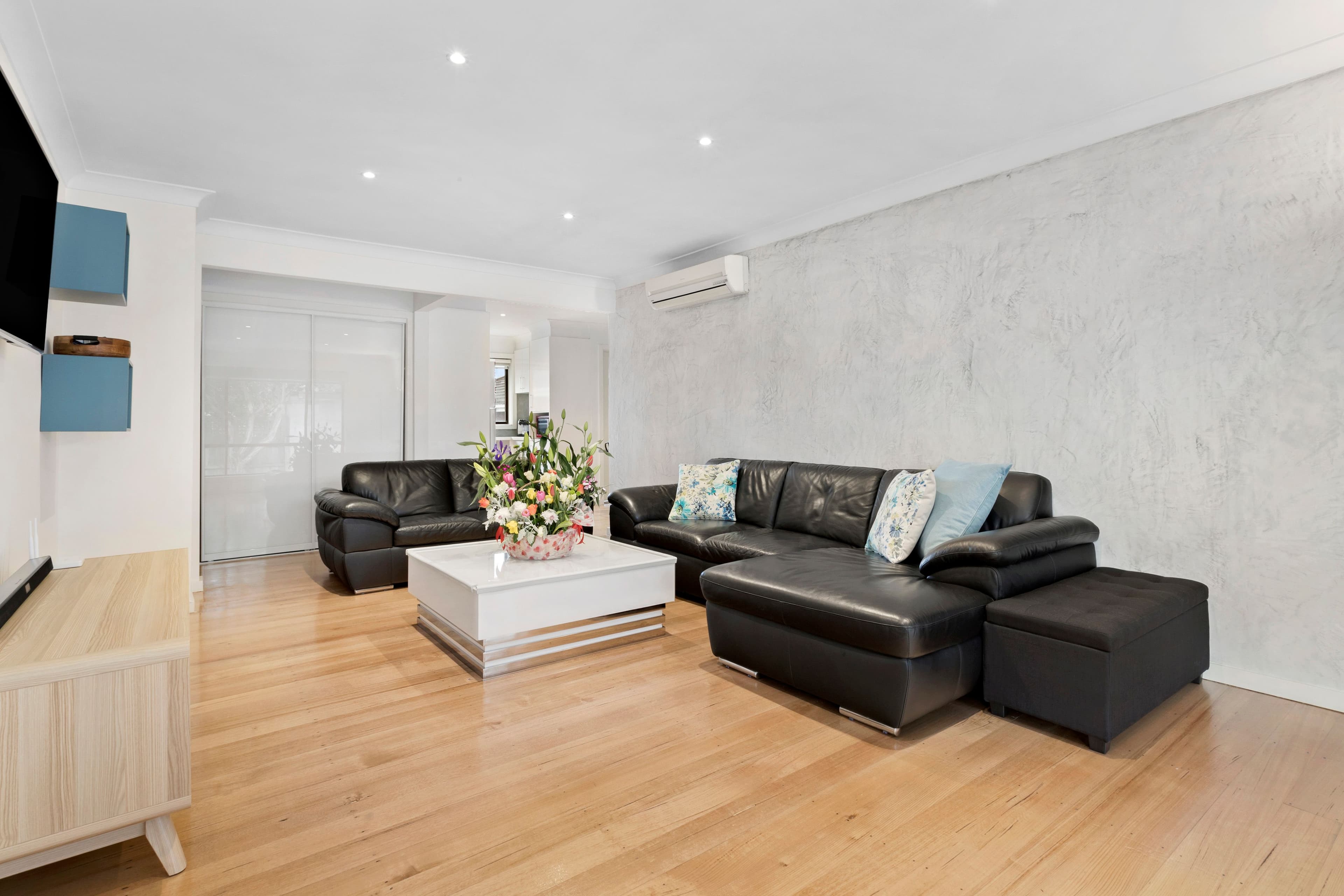 4 Normanby Street, Hughesdale VIC 3166, Hughesdale - Thumbnail 3