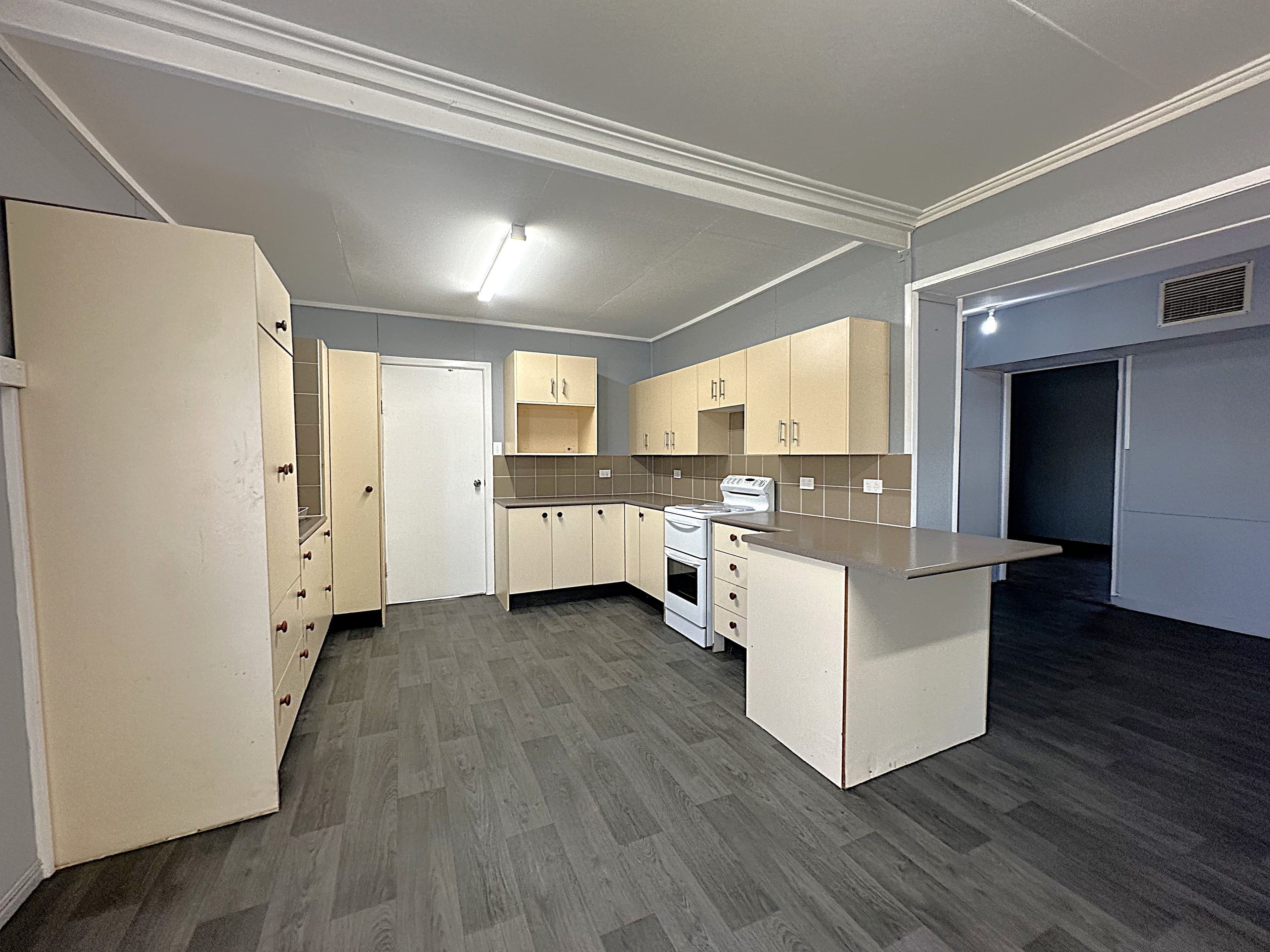 119 Kingfisher Street, Longreach QLD 4730, Longreach - Thumbnail 2