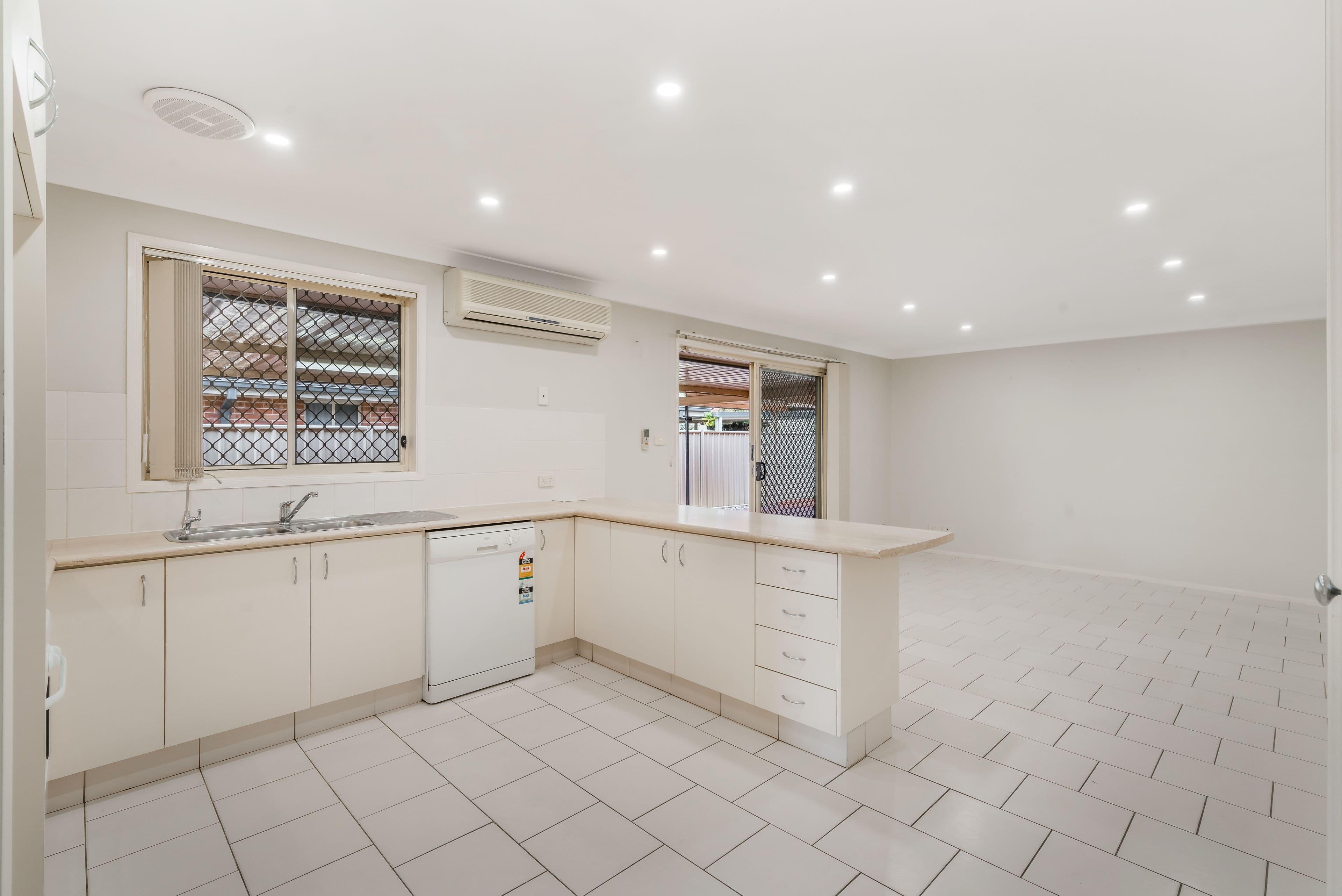 6 Domenic Close, Hoxton Park NSW 2171, Hoxton Park - Thumbnail 6