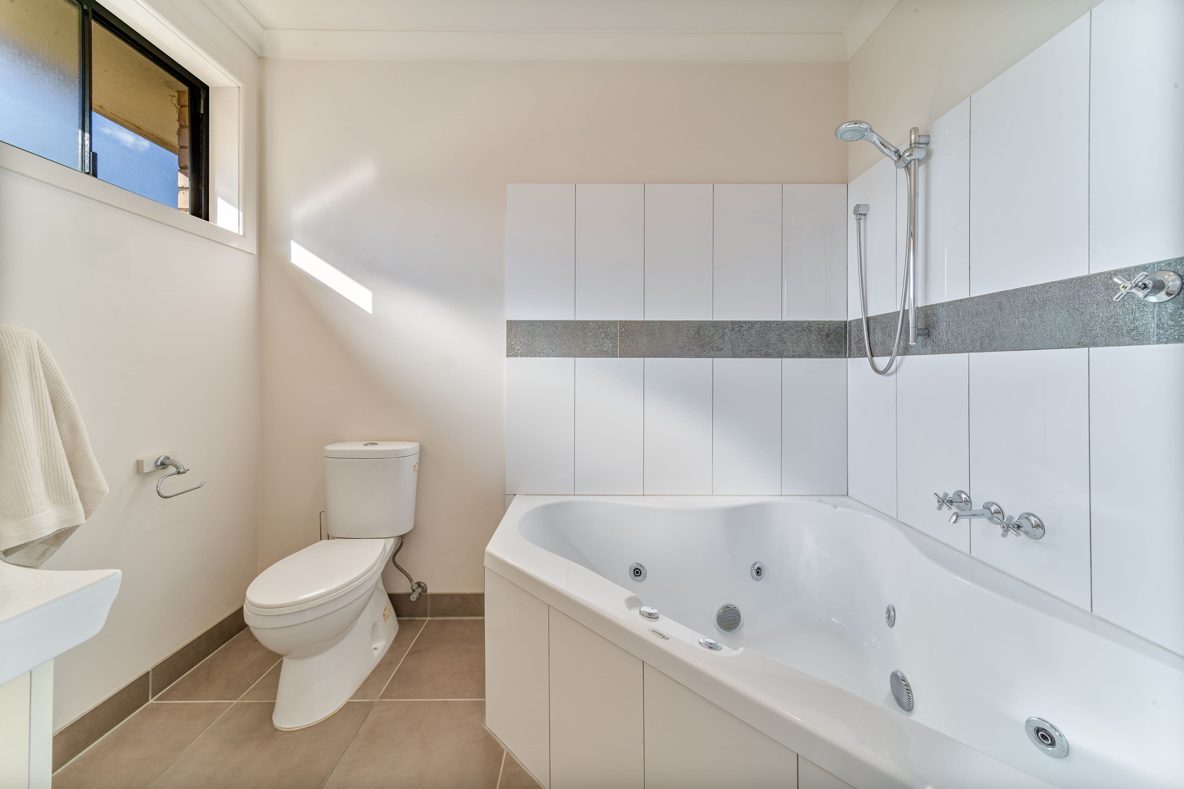 5770 Calder Highway, Kangaroo Flat VIC 3555, Kangaroo Flat - Thumbnail 8