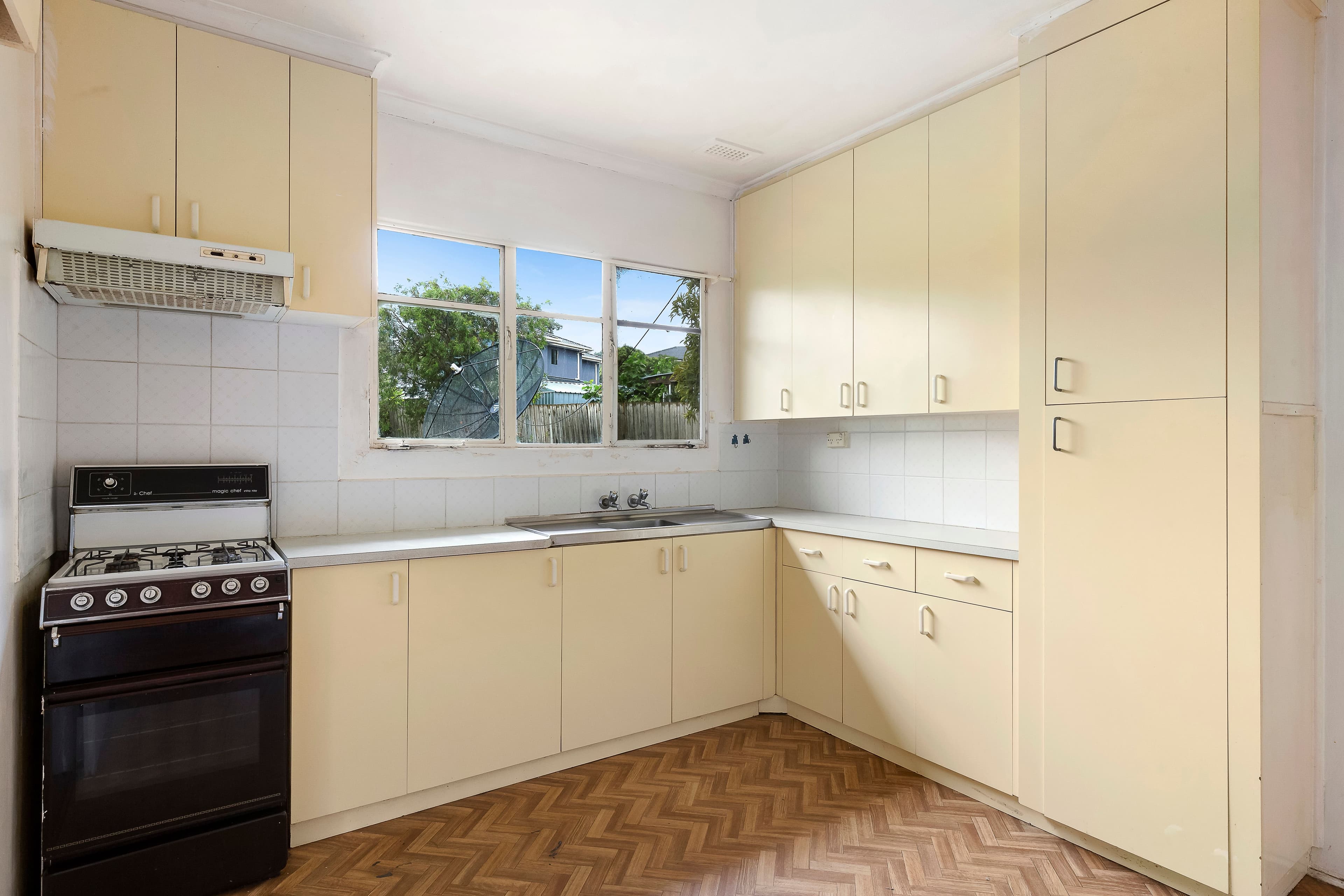 14 Binalong Avenue, Chadstone VIC 3148, Chadstone - Thumbnail 4