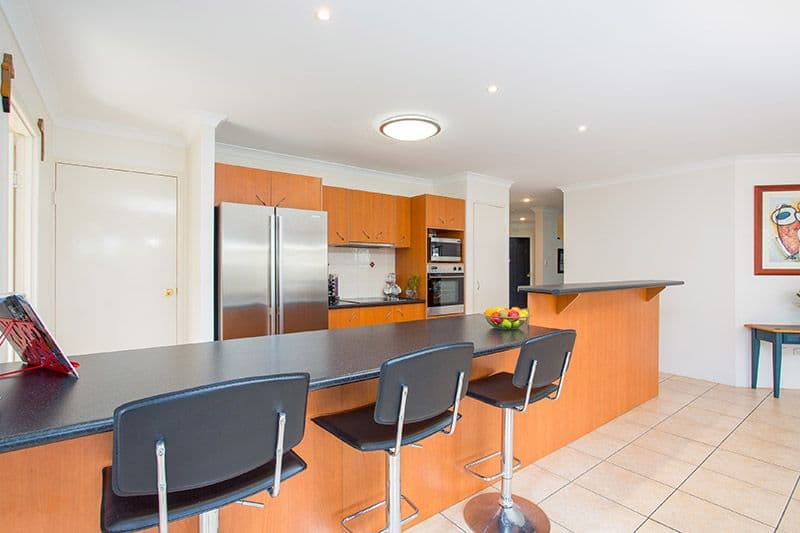 11 Westaway Place, WYNNUM WEST QLD 4178, Wynnum West - Thumbnail 2