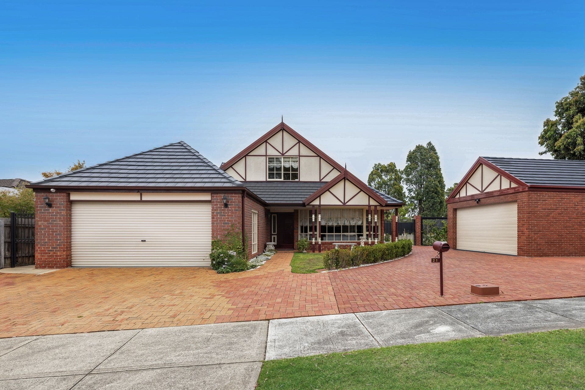 21 Hagen Drive, Berwick VIC 3806, Berwick - Thumbnail 2