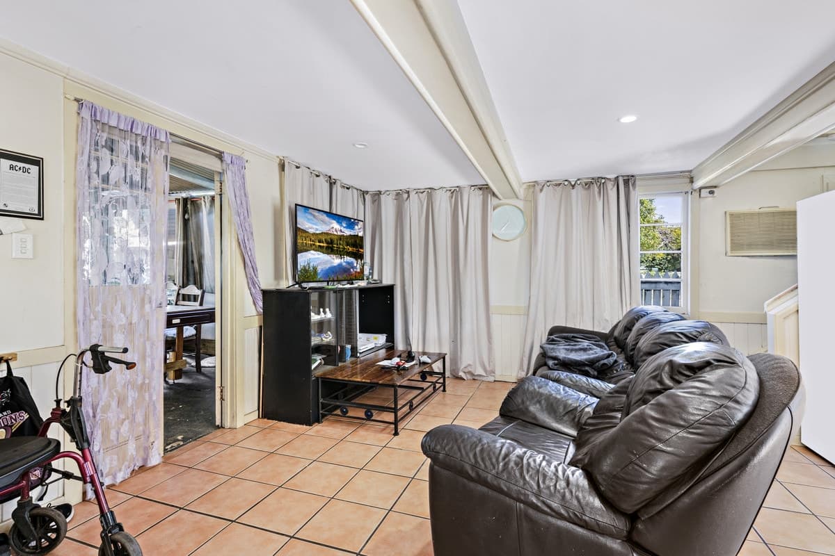 14 Windsor Place, DECEPTION BAY, Deception Bay - Thumbnail 2