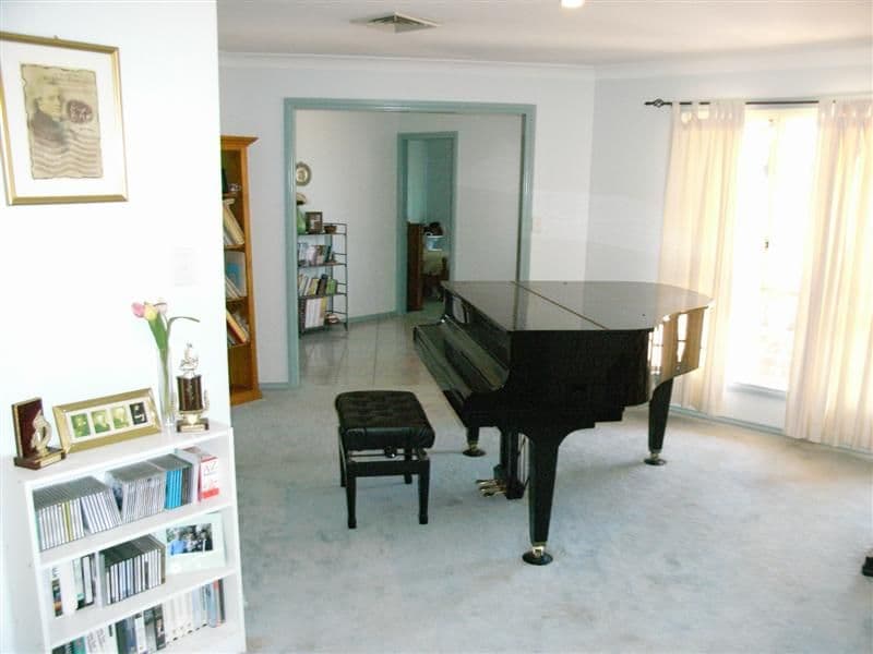 12 Kings Park Way, DUBBO NSW 2830, Dubbo - Thumbnail 2