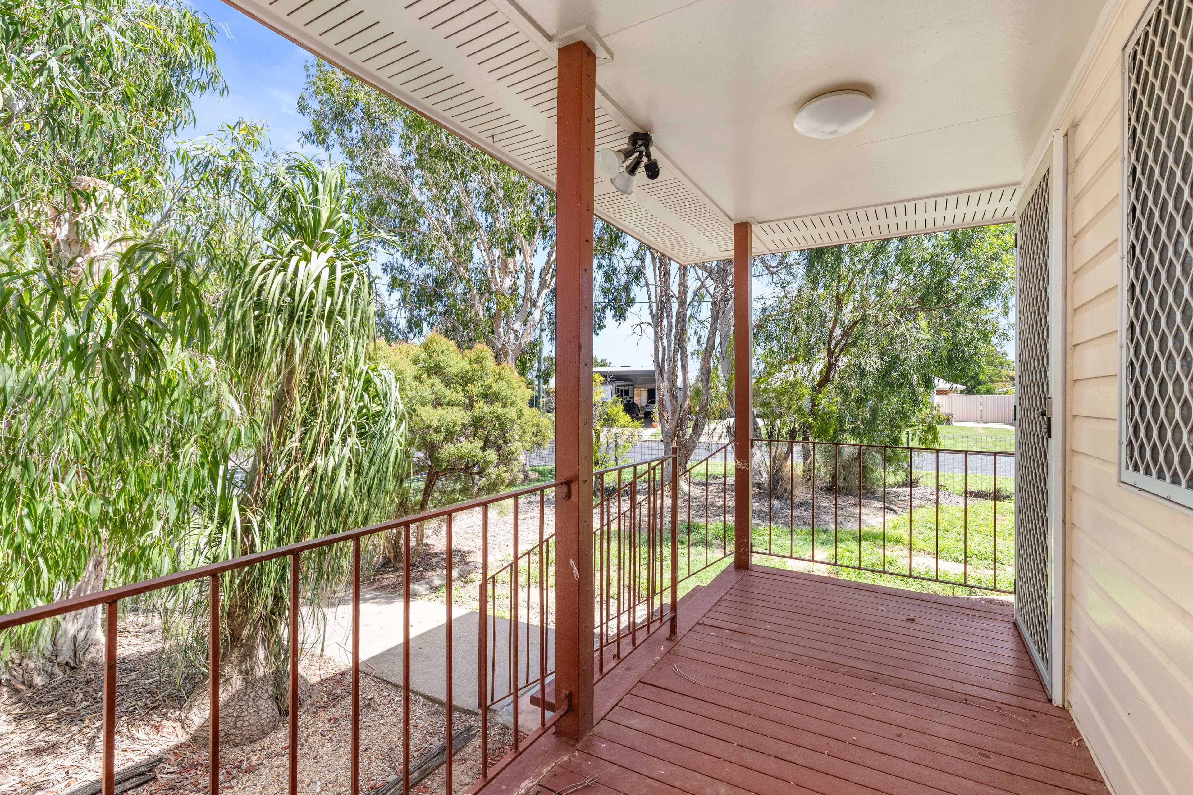 31 Jacqueline Drive, Emerald QLD 4720, Emerald - Thumbnail 3