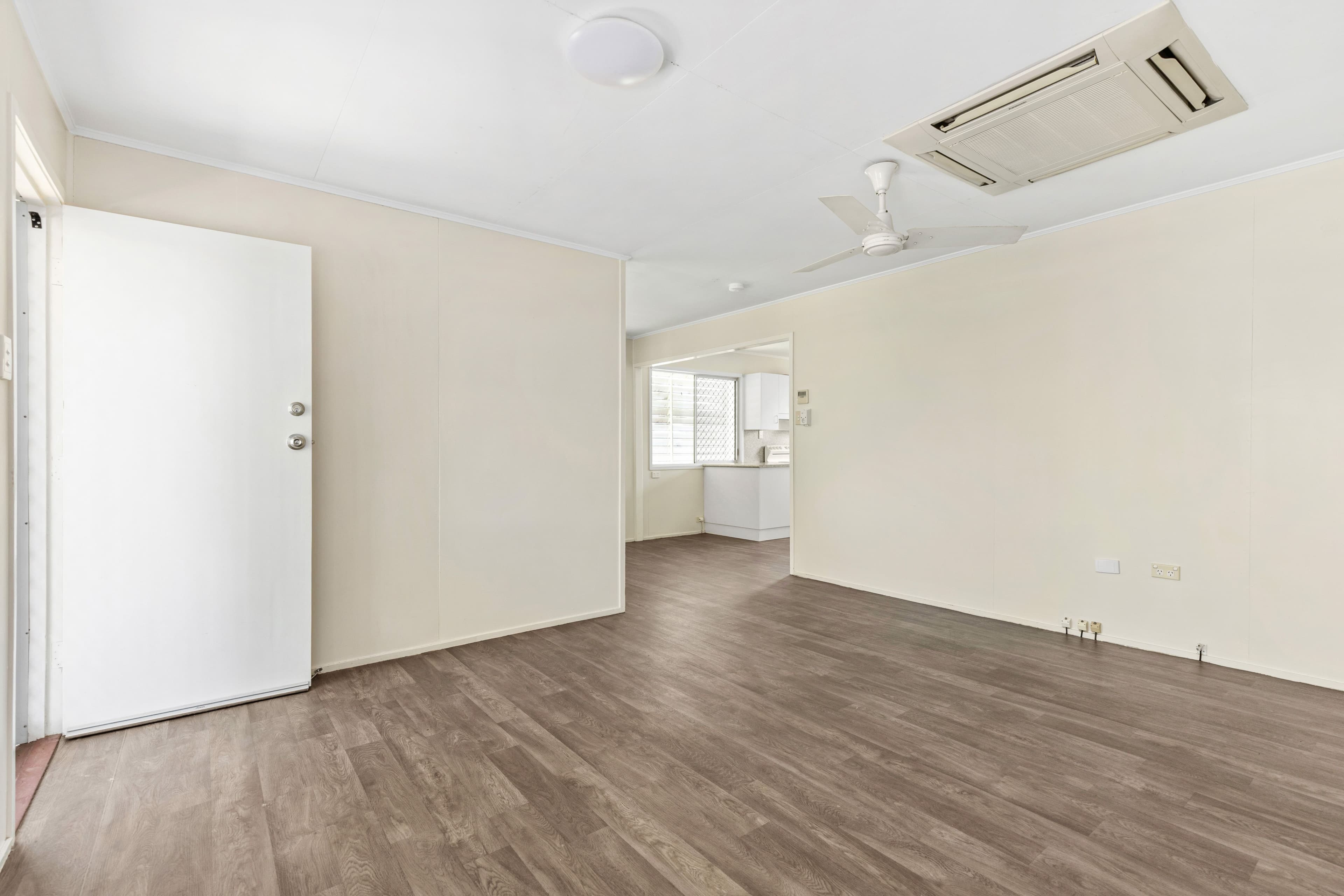 31 Jacqueline Drive, Emerald QLD 4720, Emerald - Thumbnail 5