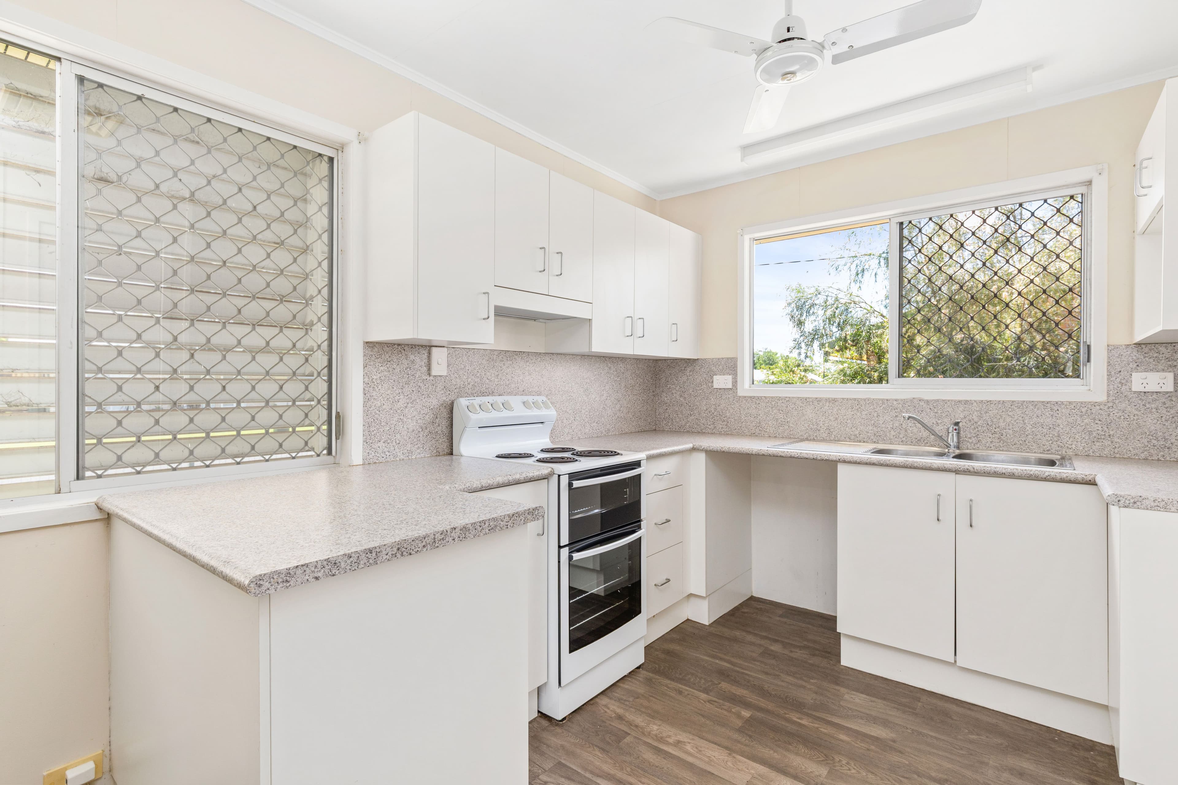 31 Jacqueline Drive, Emerald QLD 4720, Emerald - Thumbnail 7
