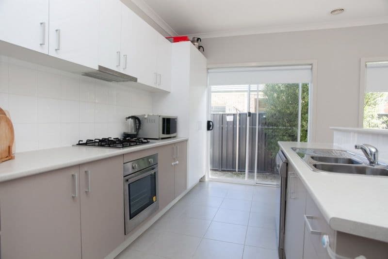 30 Riordan Crescent, MERNDA VIC 3754, Mernda - Thumbnail 5