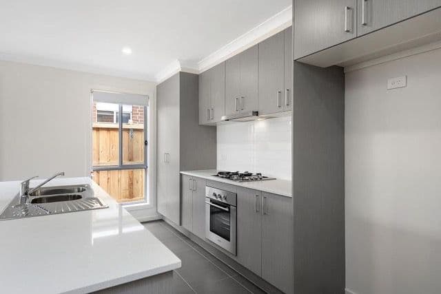 12 Destiny Drive, Cranbourne North VIC 3977, Cranbourne North - Thumbnail 2