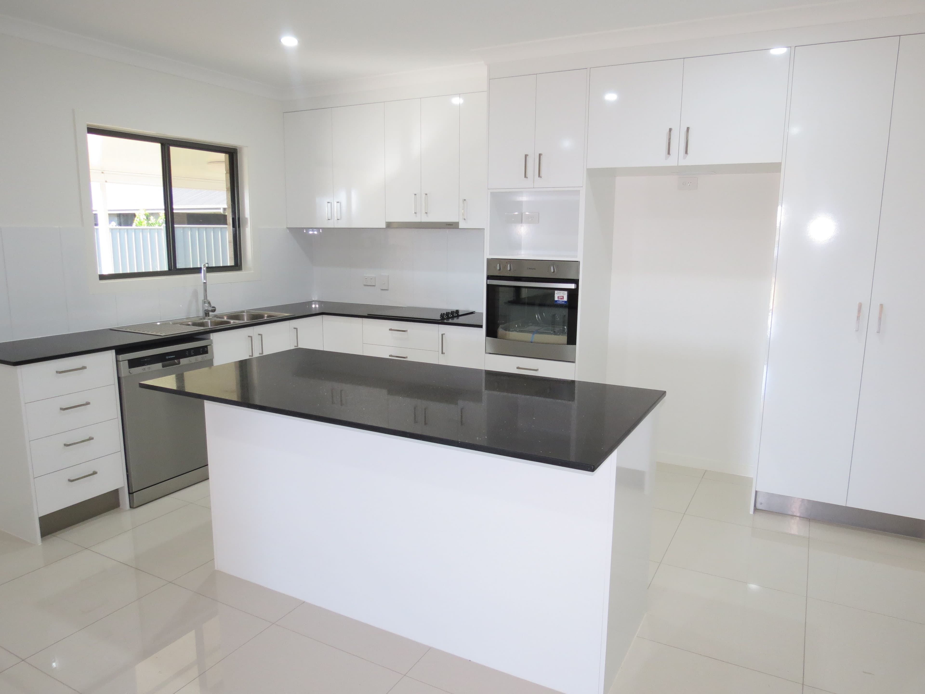9 Epsom Place, Emerald QLD 4720, Emerald - Thumbnail 2
