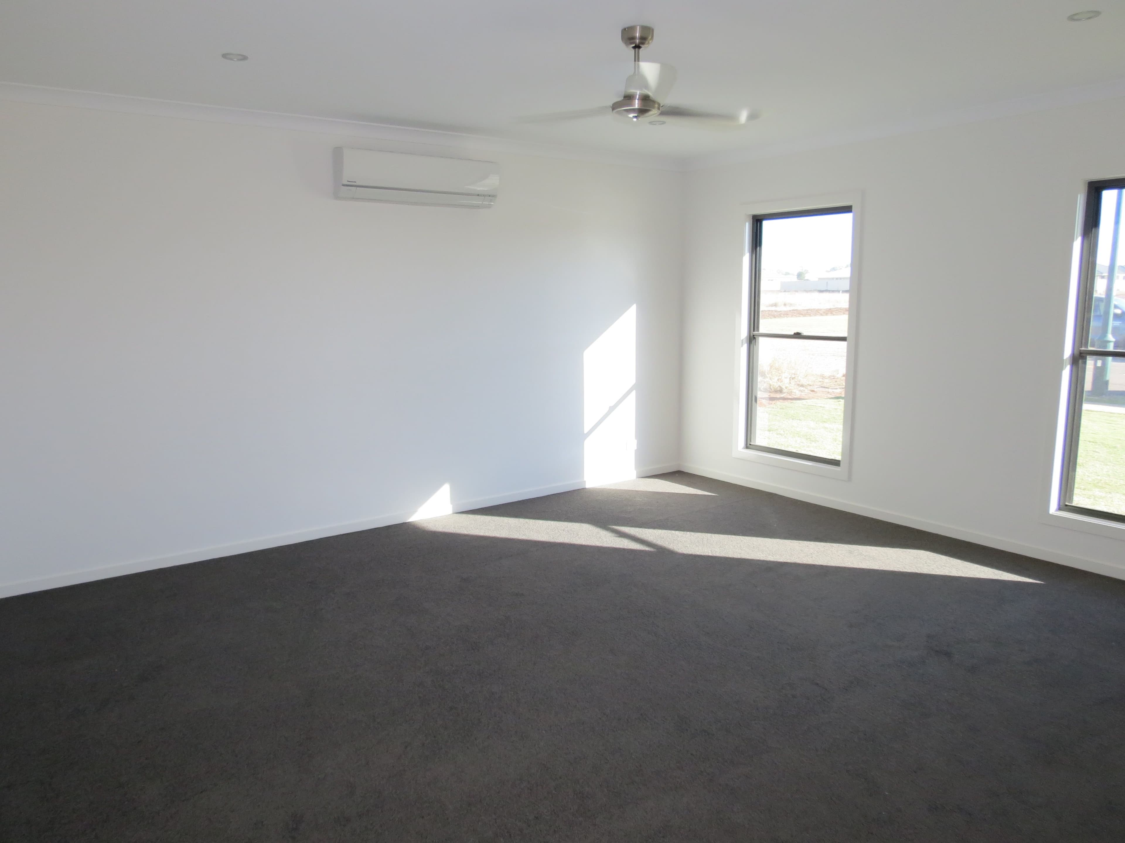 9 Epsom Place, Emerald QLD 4720, Emerald - Thumbnail 4