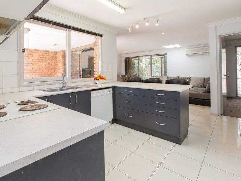 23 Leura Crescent, Rosebud VIC 3939, Rosebud - Thumbnail 2