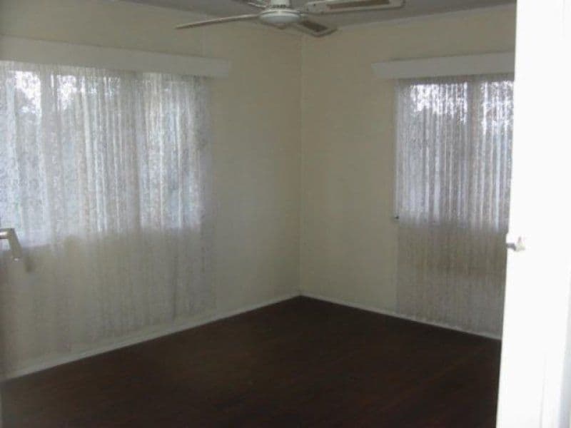 16 Swanson, HUGHENDEN QLD 4821, Hughenden - Thumbnail 4