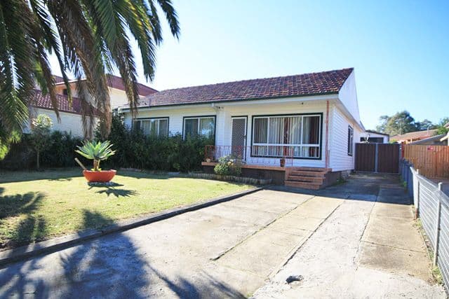 33 Hurlstone Avenue, GLENFIELD NSW 2167, Glenfield - Image 1