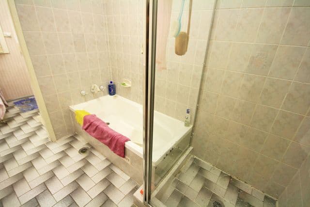 33 Hurlstone Avenue, GLENFIELD NSW 2167, Glenfield - Thumbnail 2