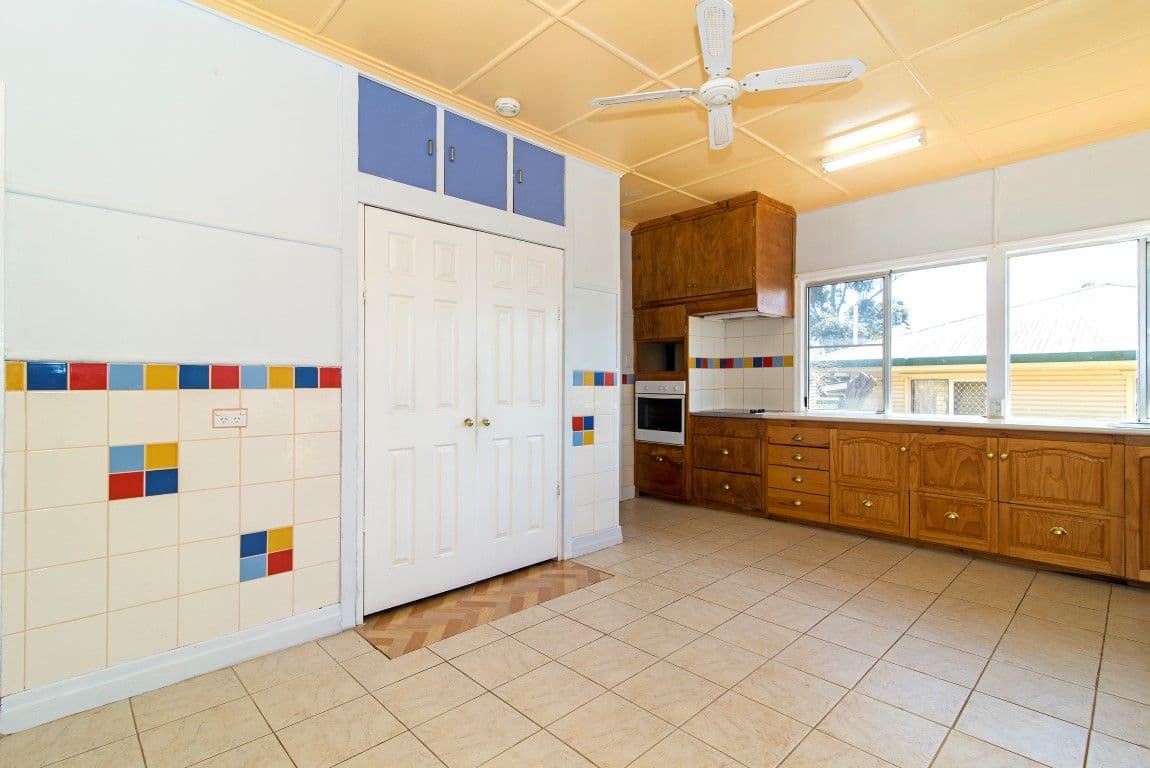 13 Makepeace Street, ROCKVILLE QLD 4350, Rockville - Thumbnail 3