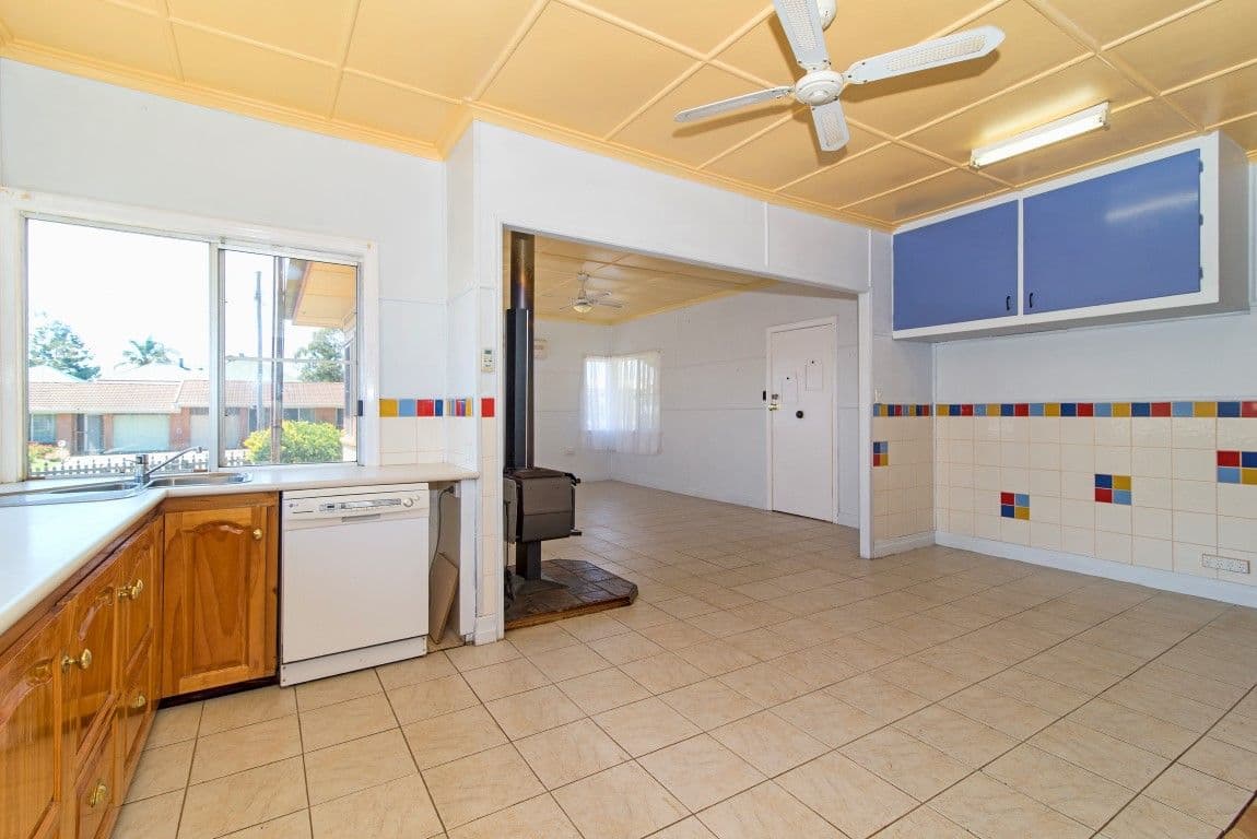 13 Makepeace Street, ROCKVILLE QLD 4350, Rockville - Thumbnail 4