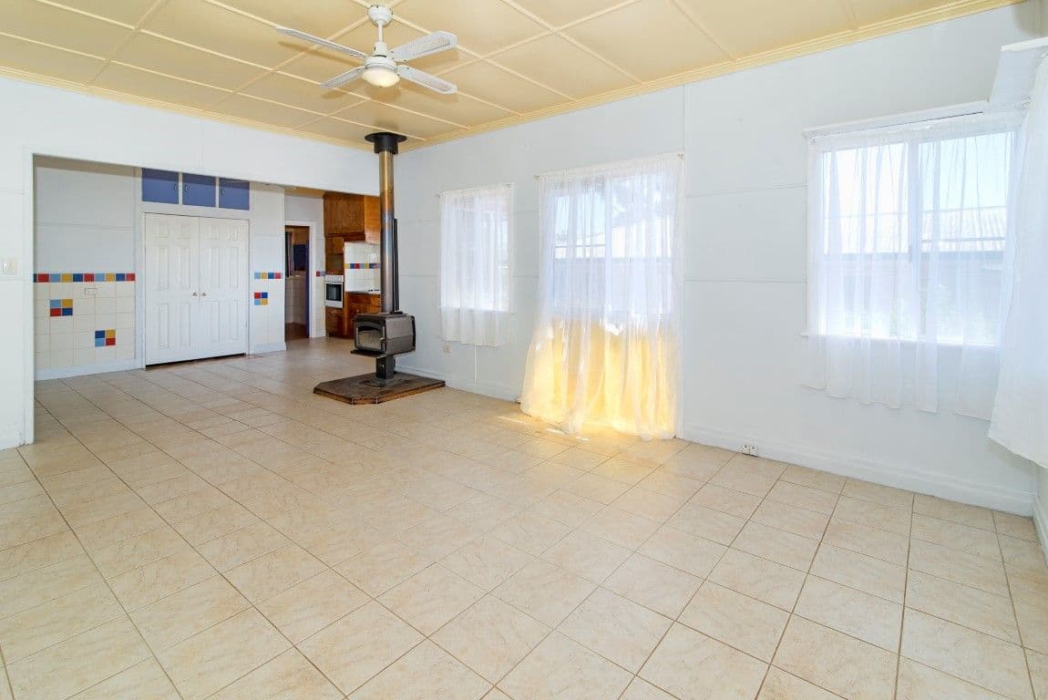 13 Makepeace Street, ROCKVILLE QLD 4350, Rockville - Thumbnail 5