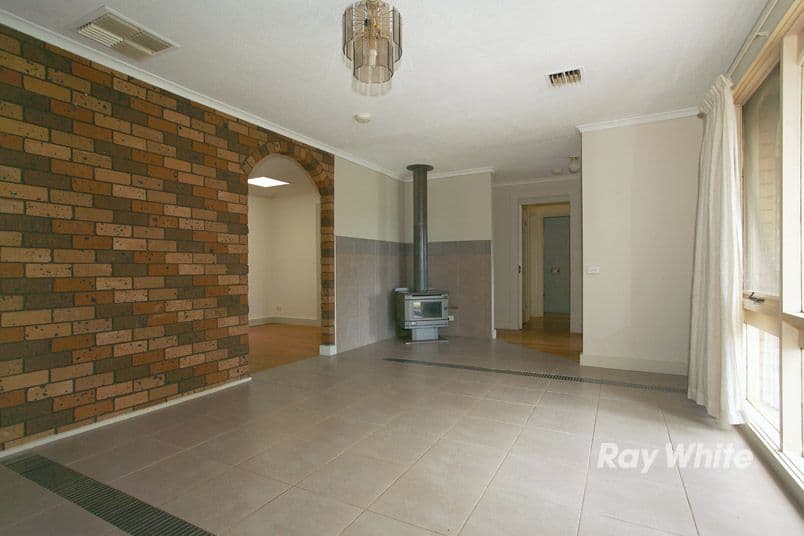 8 Thomas Crescent, CRANBOURNE VIC 3977, Cranbourne - Thumbnail 3