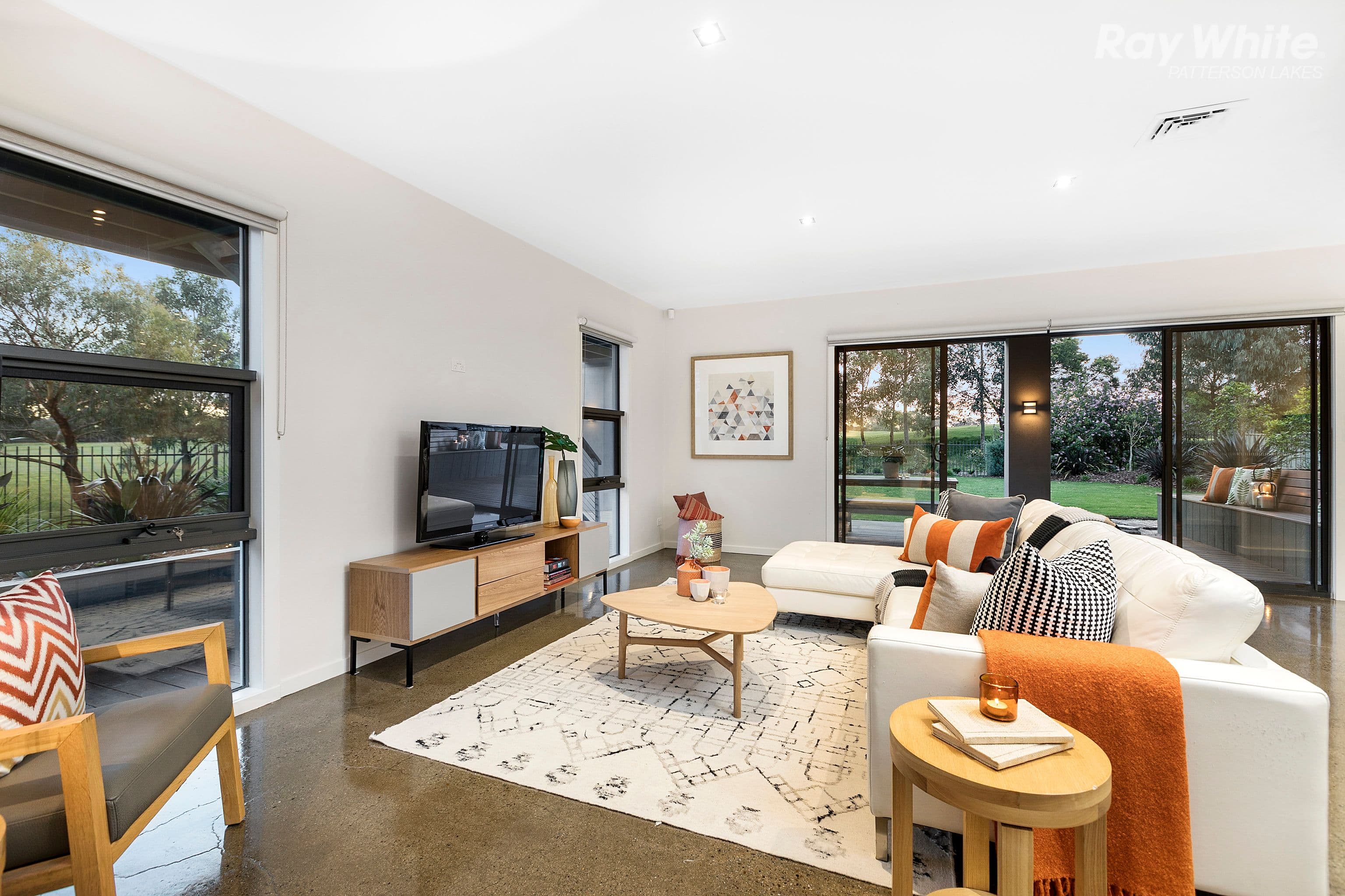 24 Cunningham Crescent, Sandhurst VIC 3977, Sandhurst - Thumbnail 2