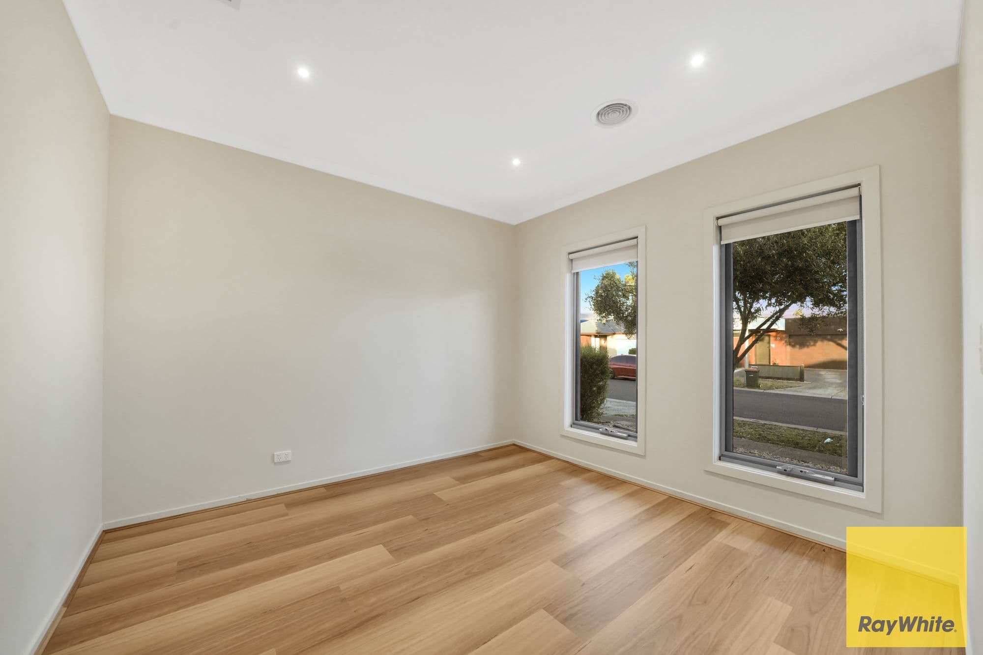 32 Lilyturf Drive, Tarneit VIC 3029, Tarneit - Thumbnail 3