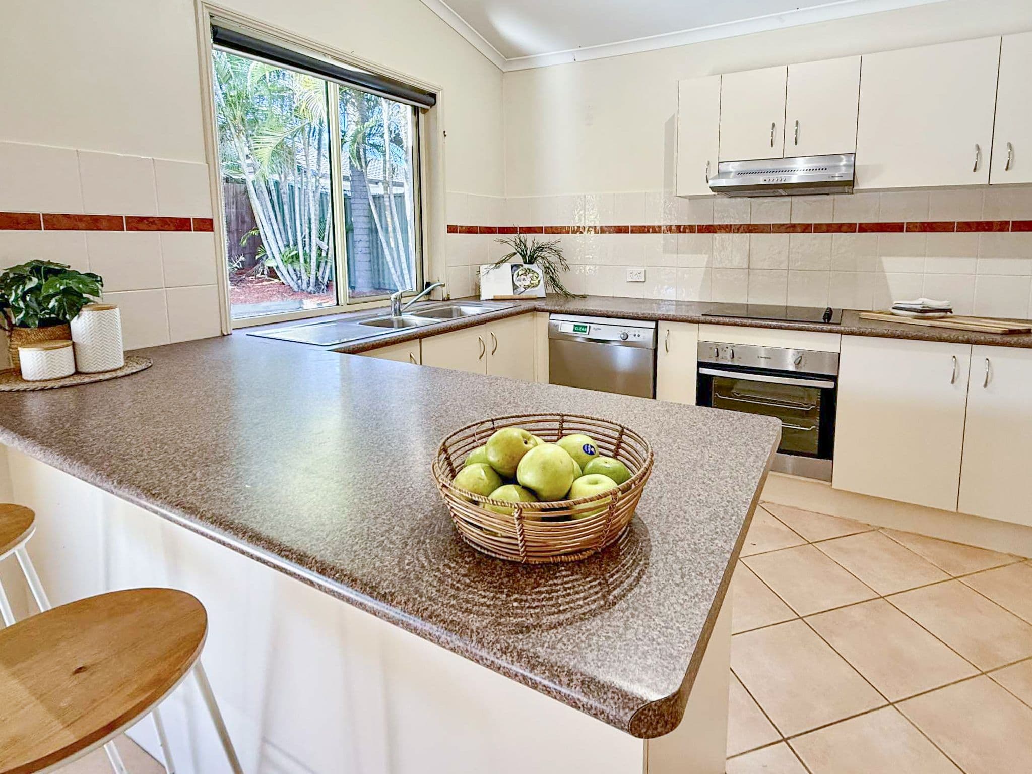 6 Sherwood Place, Forest Lake QLD 4078, Forest Lake - Thumbnail 6