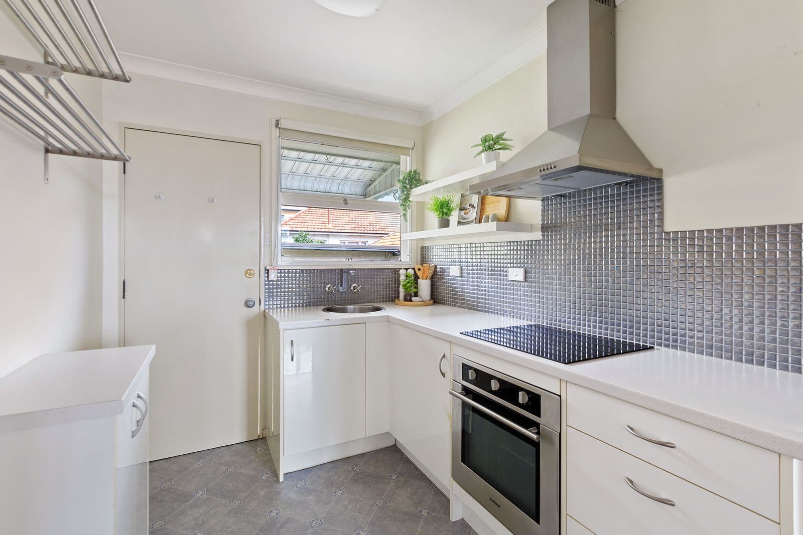 9 Miriam Street, Holland Park West QLD 4121, Holland Park West - Thumbnail 3